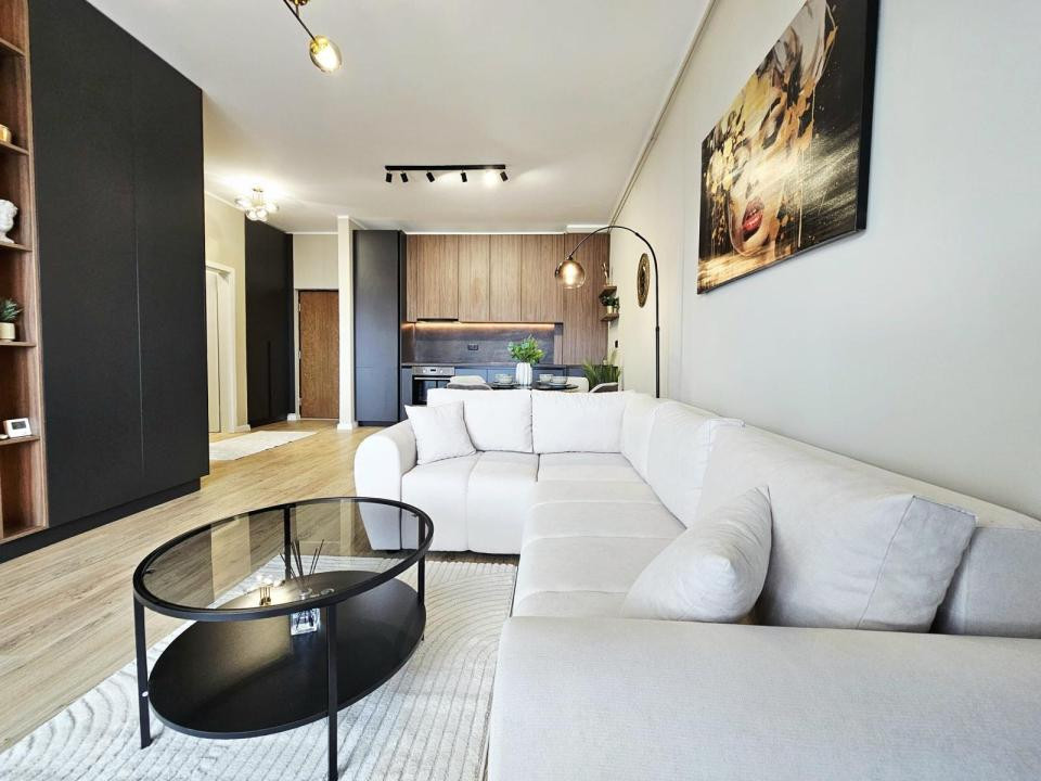 Apartament ultrafinisat cu 2 camere,etaj intermediar, zona eroilor