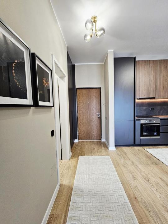 Apartament ultrafinisat cu 2 camere,etaj intermediar, zona eroilor