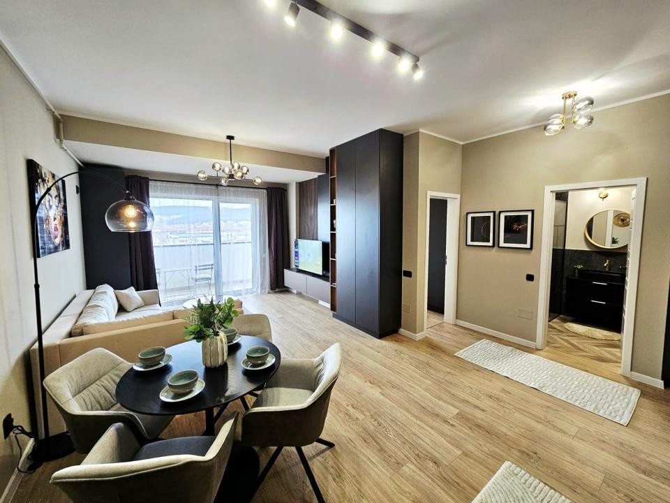 Apartament ultrafinisat cu 2 camere,etaj intermediar, zona eroilor