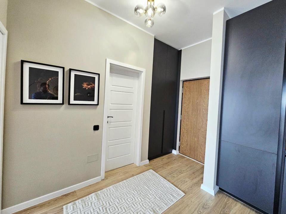 Apartament ultrafinisat cu 2 camere,etaj intermediar, zona eroilor