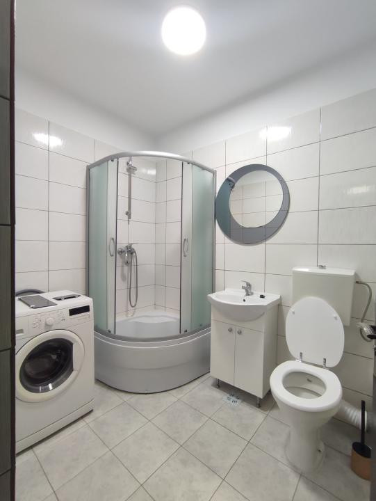 Apartament cu o camera, 34 mp, zona Florilor 