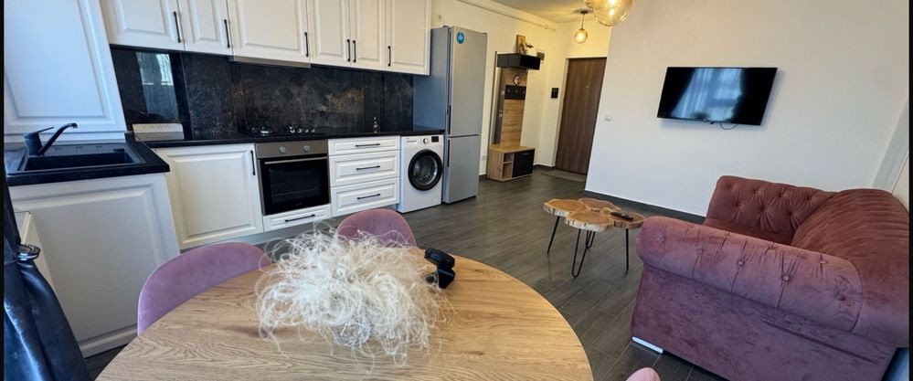 Apartament cu 3 camere de închiriat, bloc nou cu lift,zona Tineretului