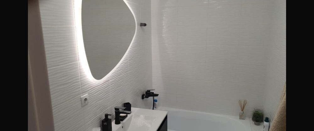 Apartament cu 3 camere de închiriat, bloc nou cu lift,zona Tineretului