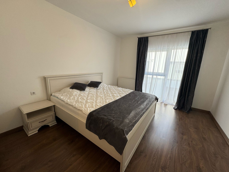 Apartament cu 3 camere de închiriat, bloc nou cu lift,zona Tineretului