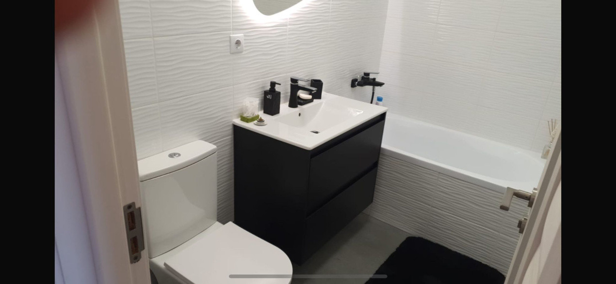 Apartament cu 3 camere de închiriat, bloc nou cu lift,zona Tineretului