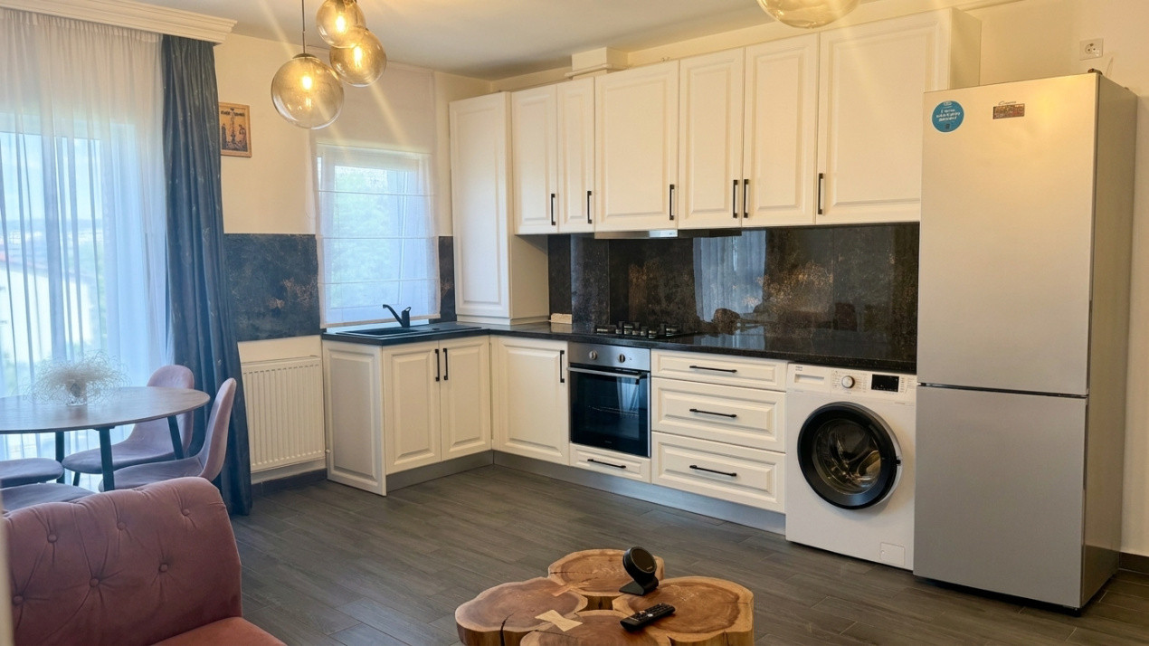 Apartament cu 3 camere de închiriat,parcare bloc nou cu lift