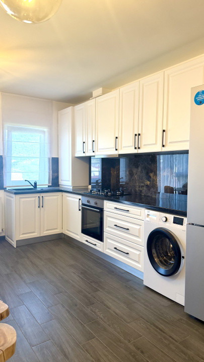 Apartament cu 3 camere de închiriat,parcare bloc nou cu lift