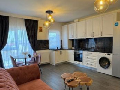 Apartament cu 3 camere de închiriat, bloc nou cu lift,zona Tineretului