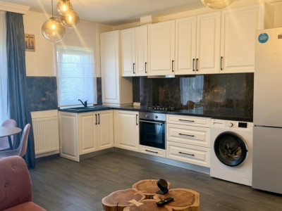 Apartament cu 3 camere de închiriat,parcare bloc nou cu lift