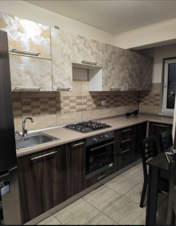 Apartament cu 3 camere de închiriat,parcare,disponibil imediat