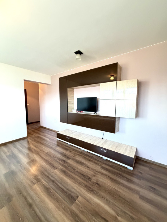 Apartament cu 3 camere de închiriat,parcare,disponibil imediat