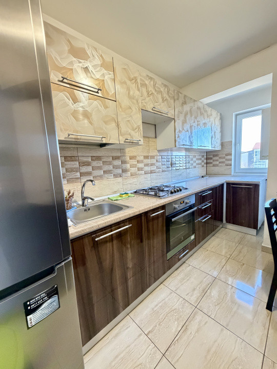 Apartament cu 3 camere de închiriat,parcare,disponibil imediat