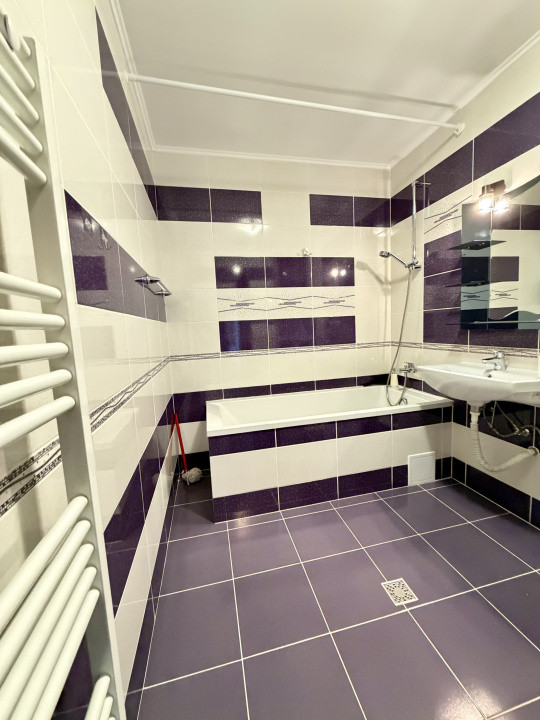 Apartament cu 3 camere de închiriat,parcare,disponibil imediat