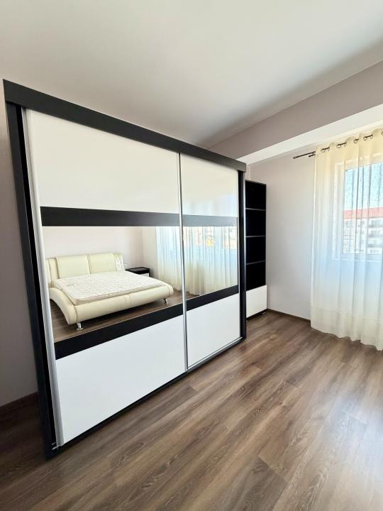 Apartament cu 3 camere de închiriat,parcare,disponibil imediat
