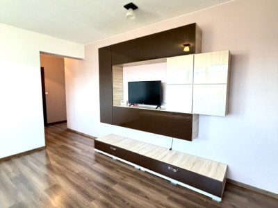 Apartament cu 3 camere de închiriat,parcare,disponibil imediat