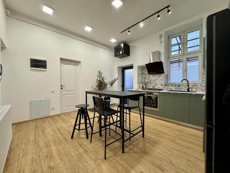 Apartament 2 camere, 95 mp, recent renovat, zona Parcului Central