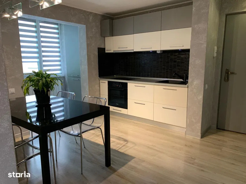 Apartament 2 camere decomandate, etaj intermediar, parcare, zona Piata Marasti