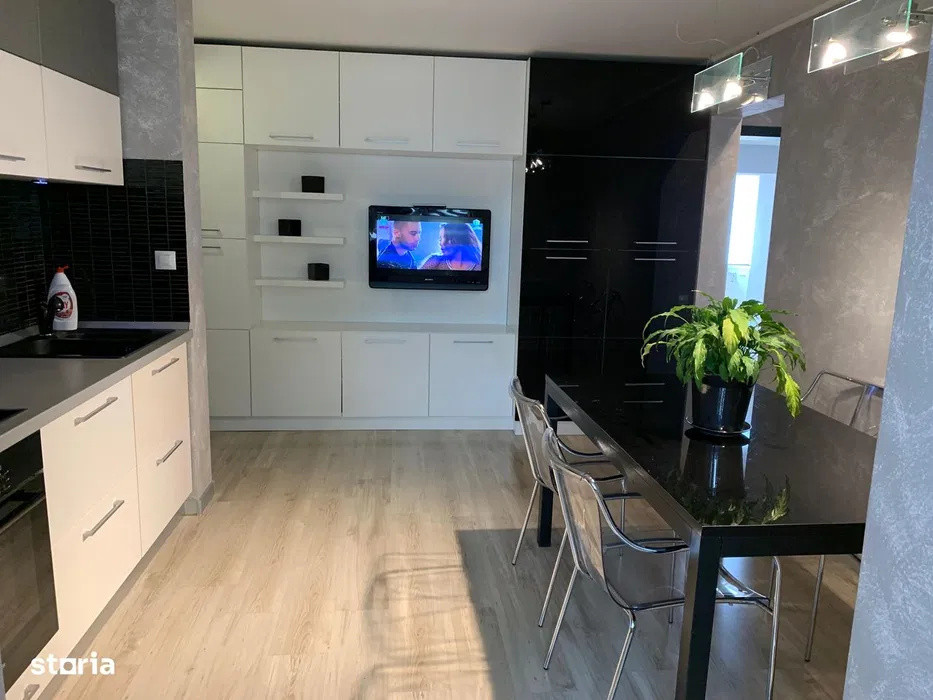 Apartament 2 camere decomandate, etaj intermediar, parcare, zona Piata Marasti