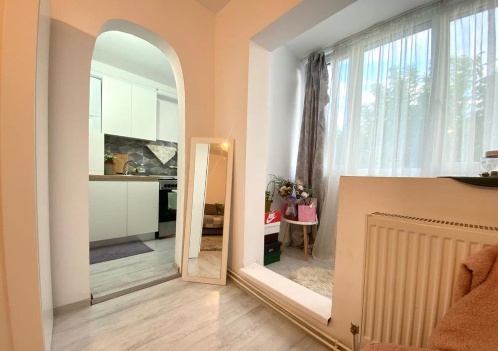 Garsoniera, 26mp, balcon, etaj intermediar, zona Marasti