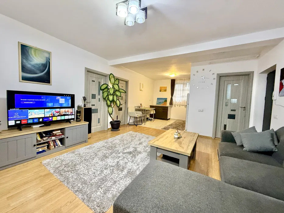 Apartament cu 3 camere, 60 mp, parcare, zona Terra