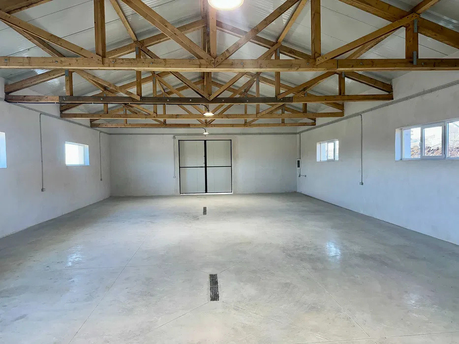 Hală 180 mp, renovată, acces TIR, utilități disponibile, zona Auchan Iris