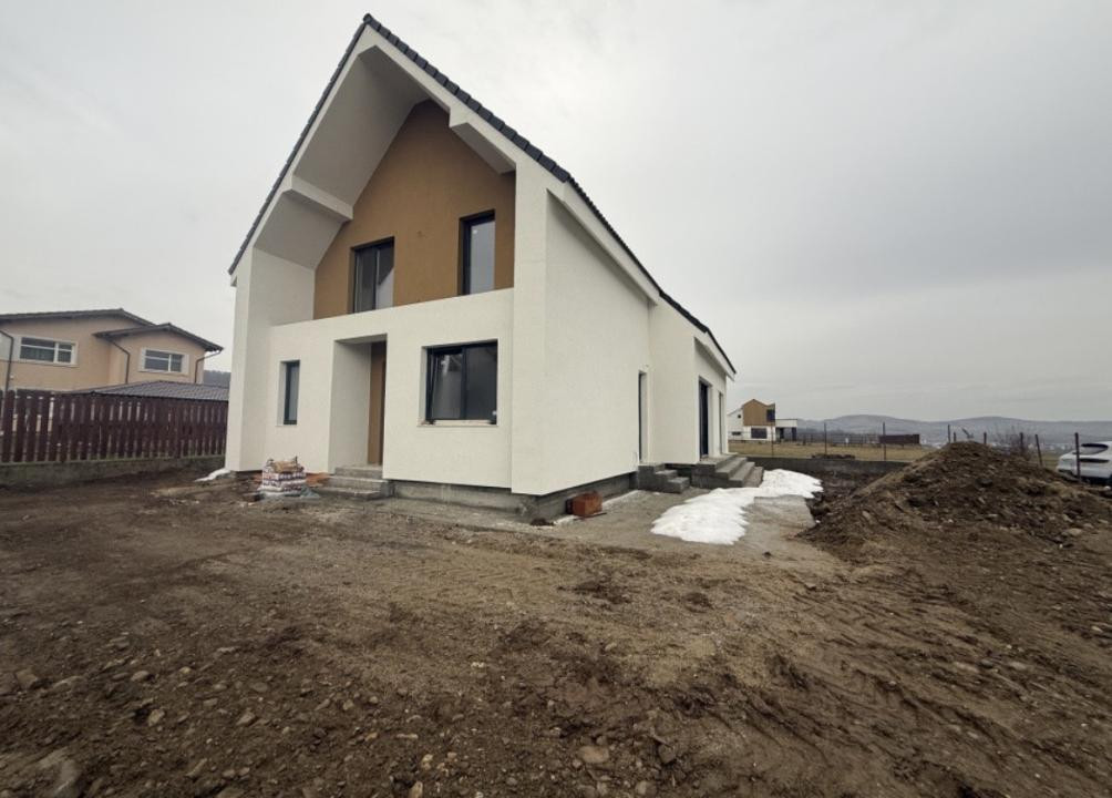 Casa individuală, semifinisata, 160 mp utili , 500 mp teren, zona Motel Gilău 