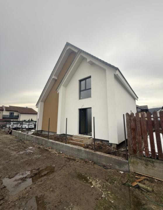 Casa individuală, semifinisata, 160 mp utili , 500 mp teren, zona Motel Gilău 