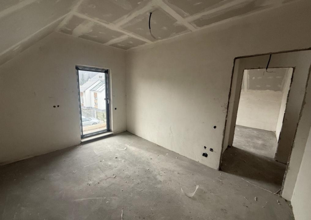 Casa individuală, semifinisata, 160 mp utili , 500 mp teren, zona Motel Gilău 