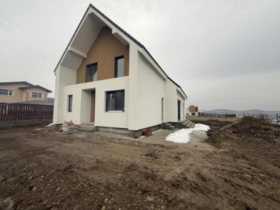 Casa individuală, semifinisata, 160 mp utili , 500 mp teren, zona Motel Gilău 