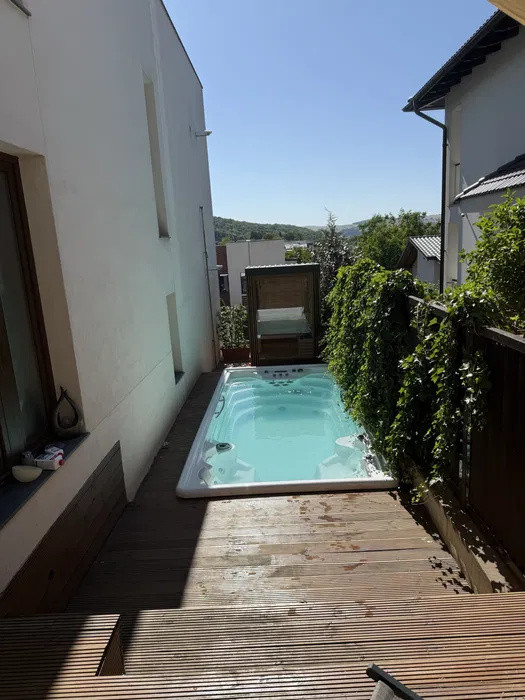 Apartament 79 mp GRUIA in vilă + curte + piscina / jacuzzi / sauna