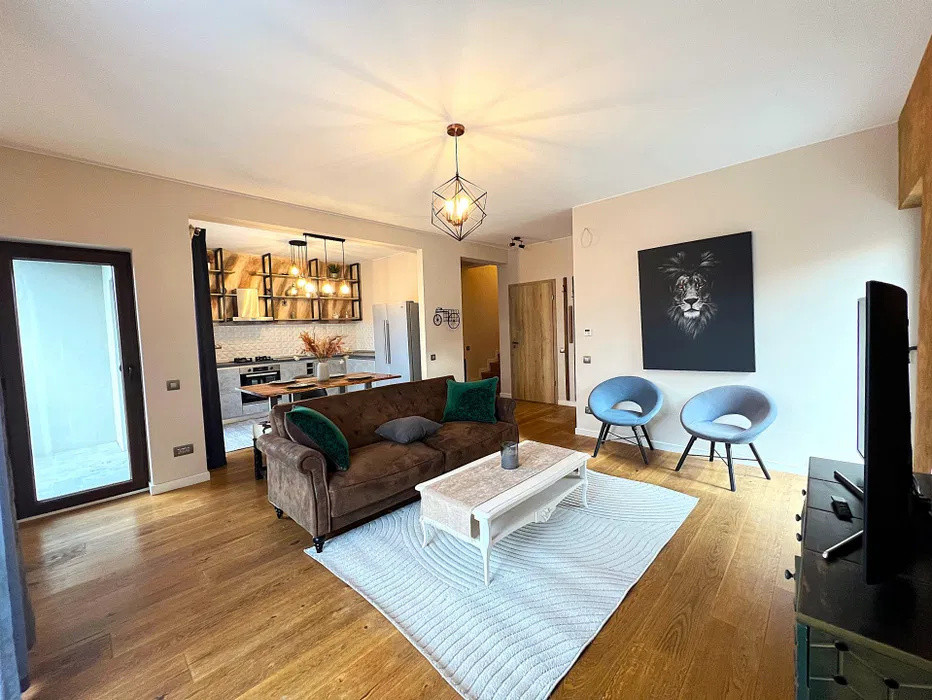 Apartament 79 mp GRUIA in vilă + curte 