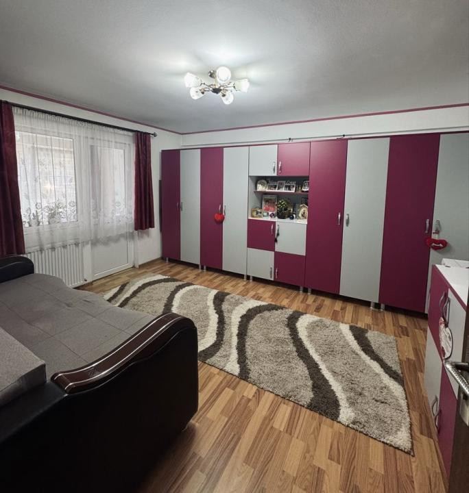 Apartament cu 3 camere, 56 mp, parcare, zona strazii Sobarilor