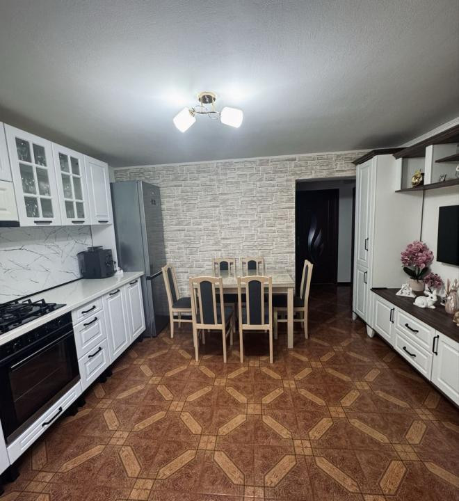 Apartament cu 3 camere, 56 mp, parcare, zona strazii Sobarilor