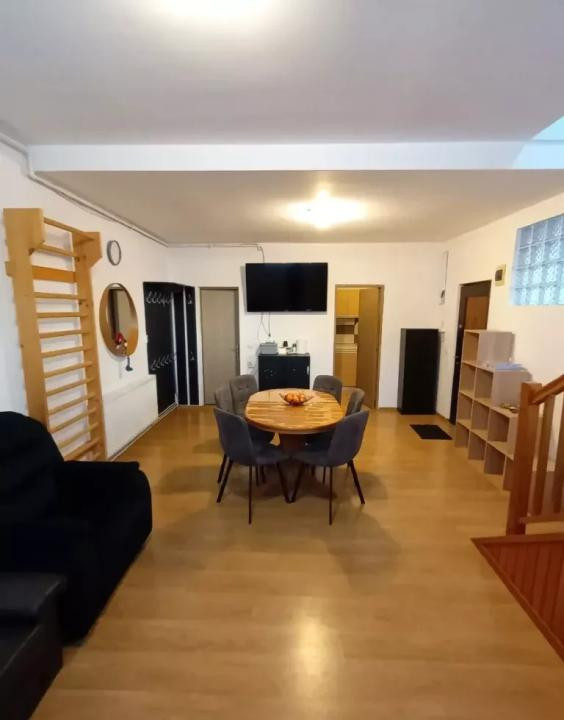 Apartament cu 3 camere, 71 mp utili plus mansarda, zona Traian