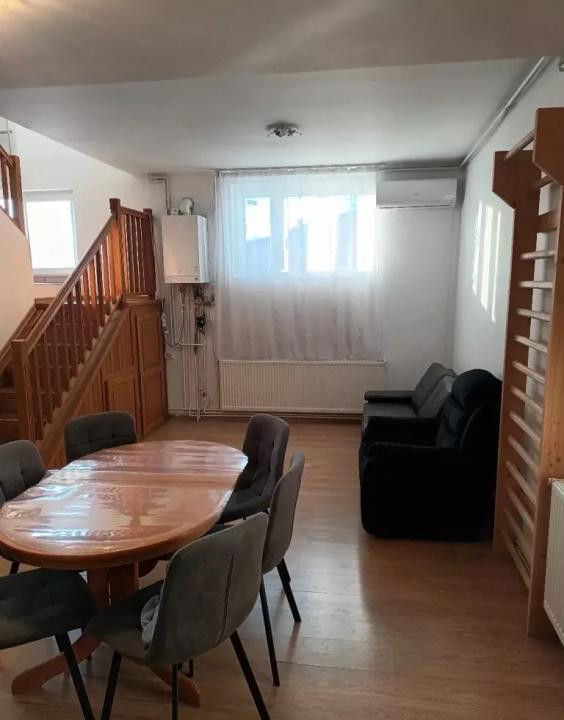 Apartament cu 3 camere, 71 mp utili plus mansarda, zona Traian