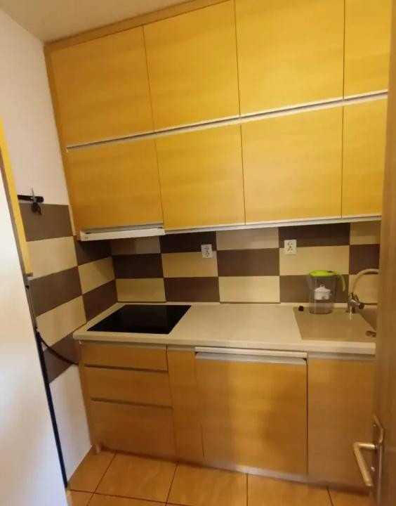 Apartament cu 3 camere, 71 mp utili plus mansarda, zona Traian