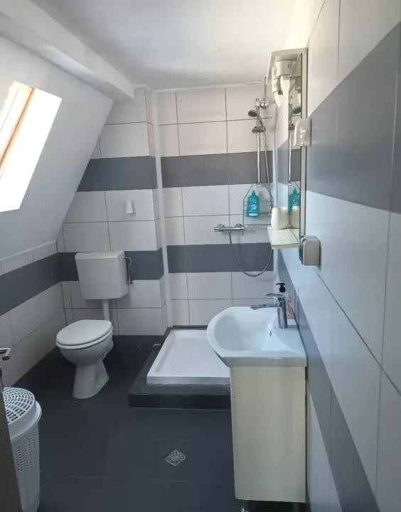 Apartament cu 3 camere, 71 mp utili plus mansarda, zona Traian