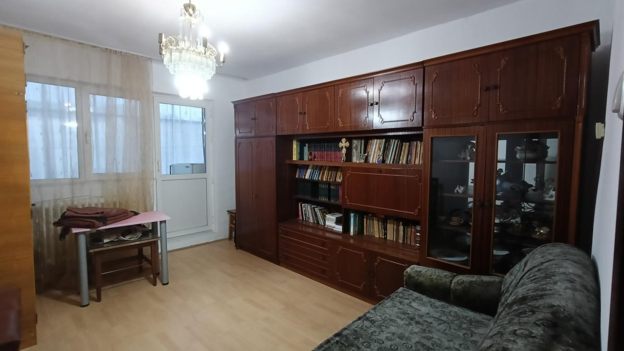 Apartament de vanzare 2 camere decomadate 