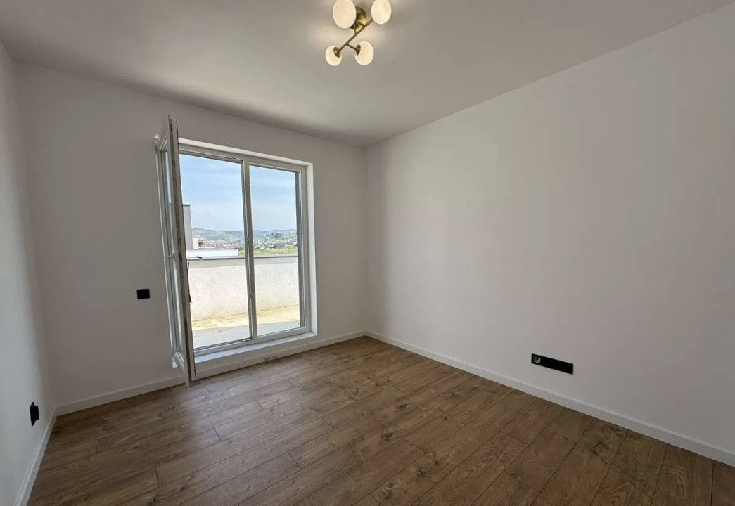 Apartament de 2 camere, Decomandat, 52 mp, Zona Terra.