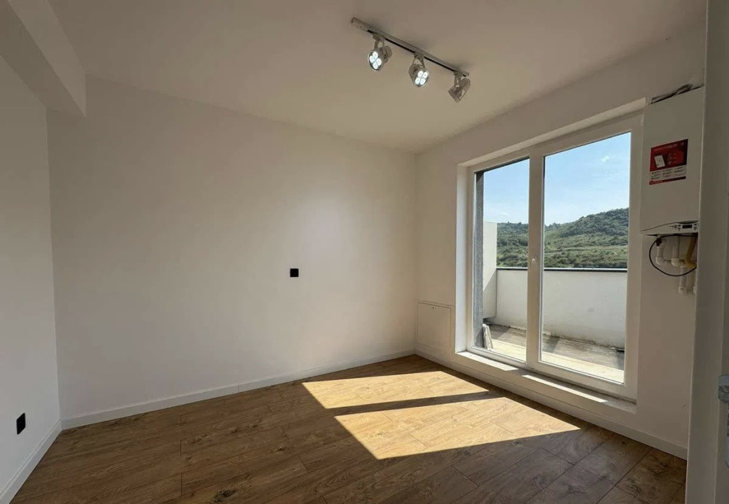 Apartament de 2 camere, Decomandat, 52 mp, Zona Terra.