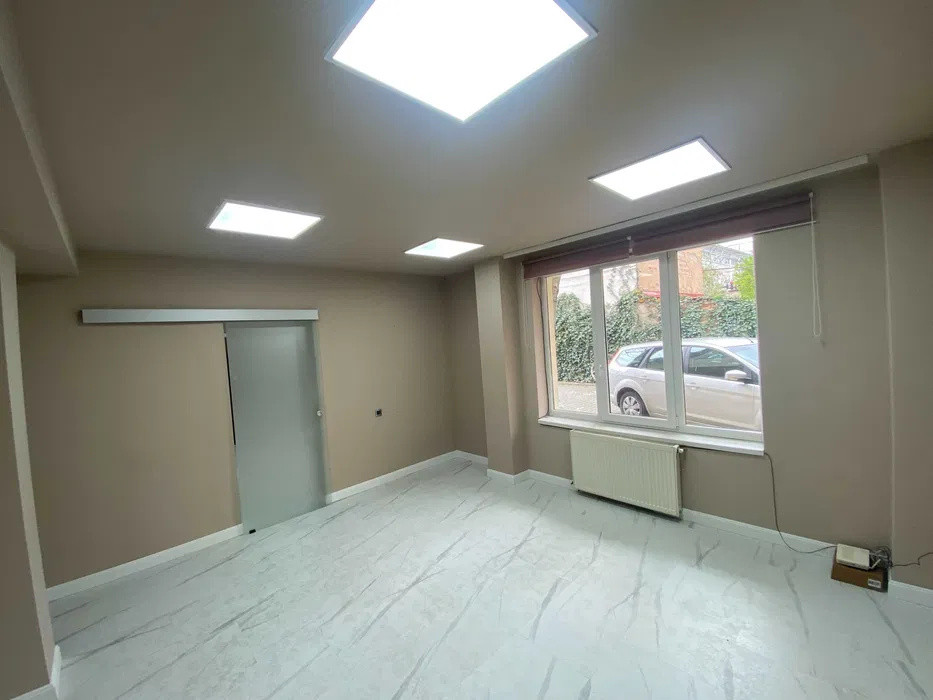 Spatiu de birou, 50 mp utili, recent renovat, parcare, zona P-ta Mihai Viteazul