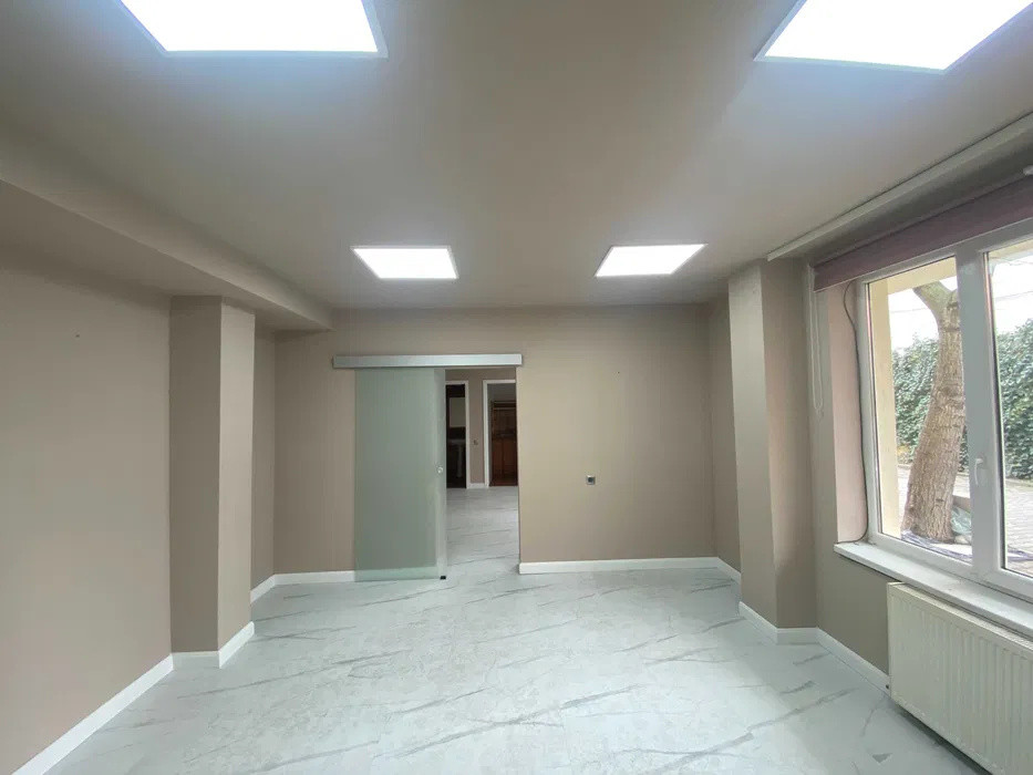 Spatiu de birou, 50 mp utili, recent renovat, parcare, zona P-ta Mihai Viteazul