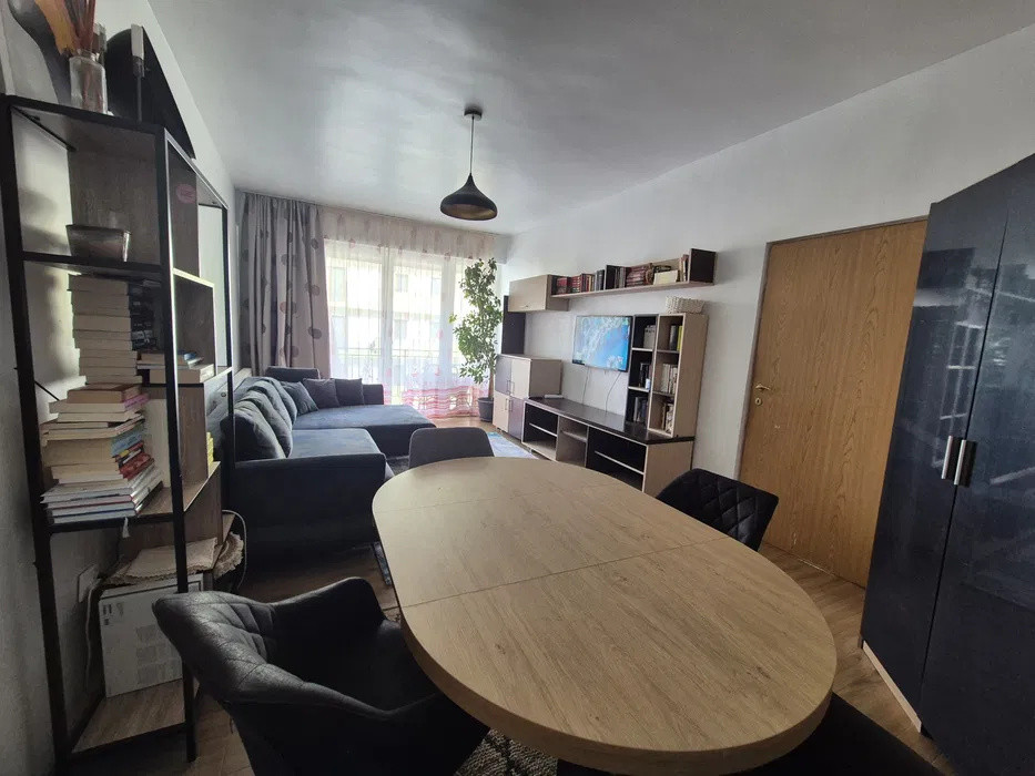 Apartament cu 2 camere, decomandat, parcare, zona Porii