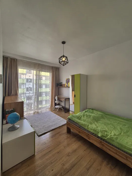 Apartament cu 2 camere, decomandat, parcare, zona Porii