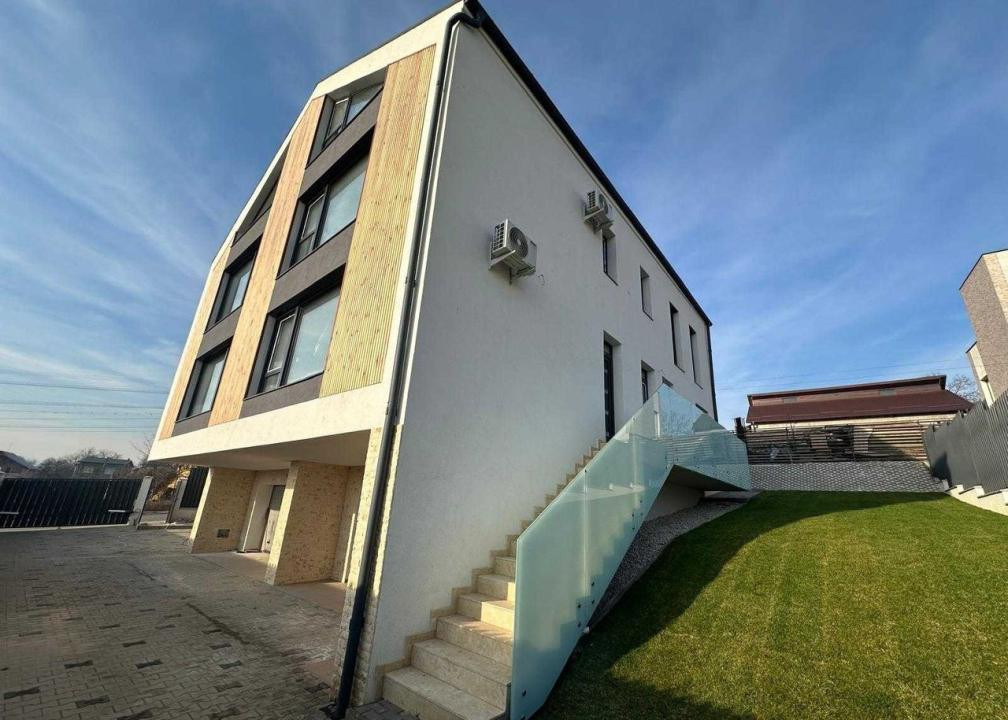 Duplex spatios cu 4 camere, 240 mp, Garaj, Zona Garii