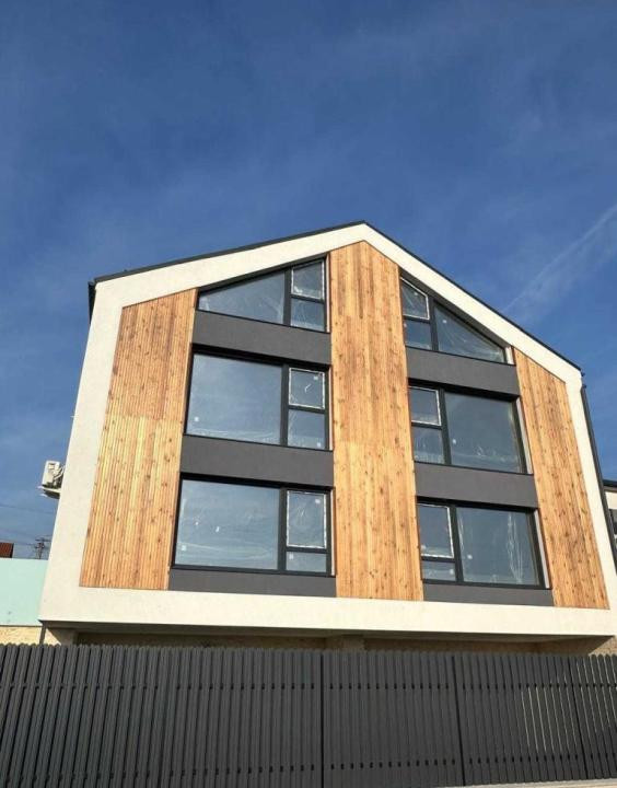 Duplex spatios cu 4 camere, 240 mp, Garaj, Zona Garii