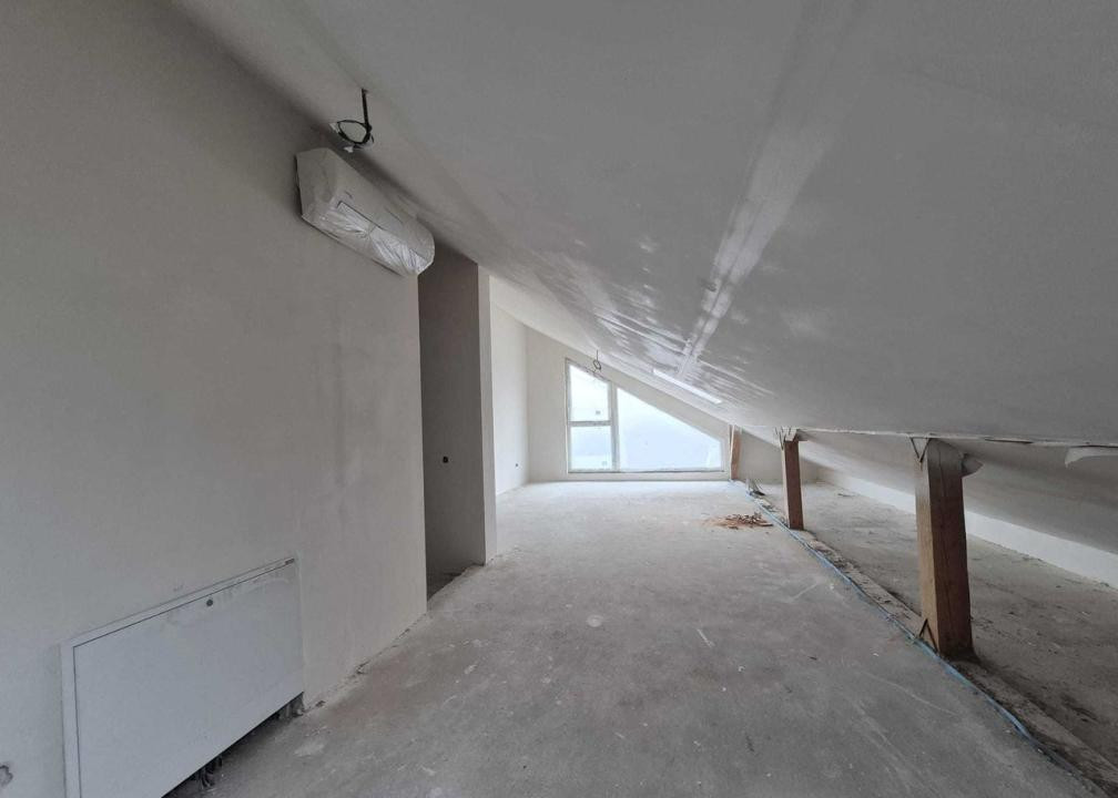 Duplex spatios cu 4 camere, 240 mp, Garaj, Zona Garii