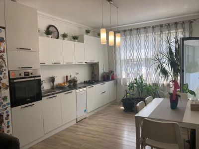Apartament cu 2 camere, 57 mp, balcon, zona Stadionului