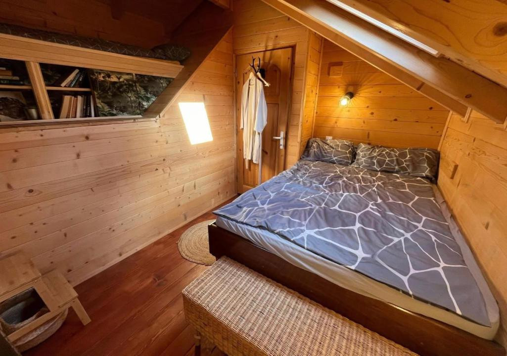 CABANA,CU TEREN DE 1500 MP