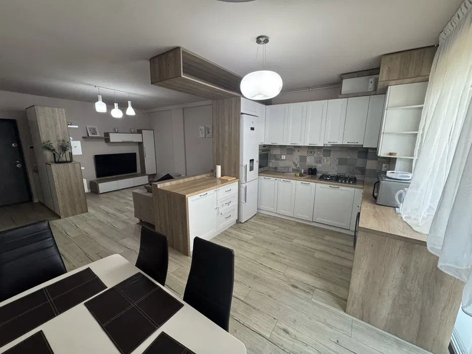 Apartament cu 2 camere, balcon, zona AMETYST